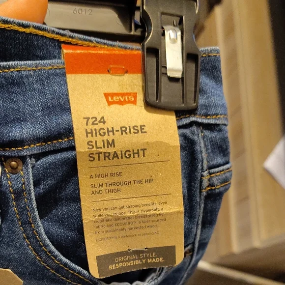 Women's Levi's 724 High-Rise Slim Straight Blue Jeans - Picture 2 of 3